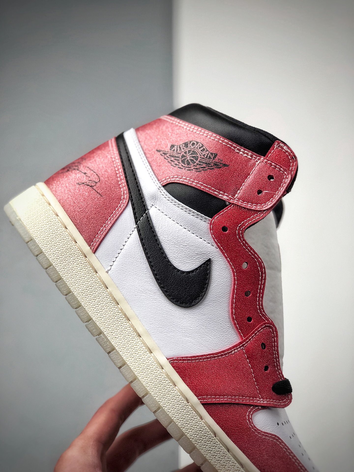 本自地取320  女码出货 全新芝哥加配色 Air Jordan 1 DA2728-100