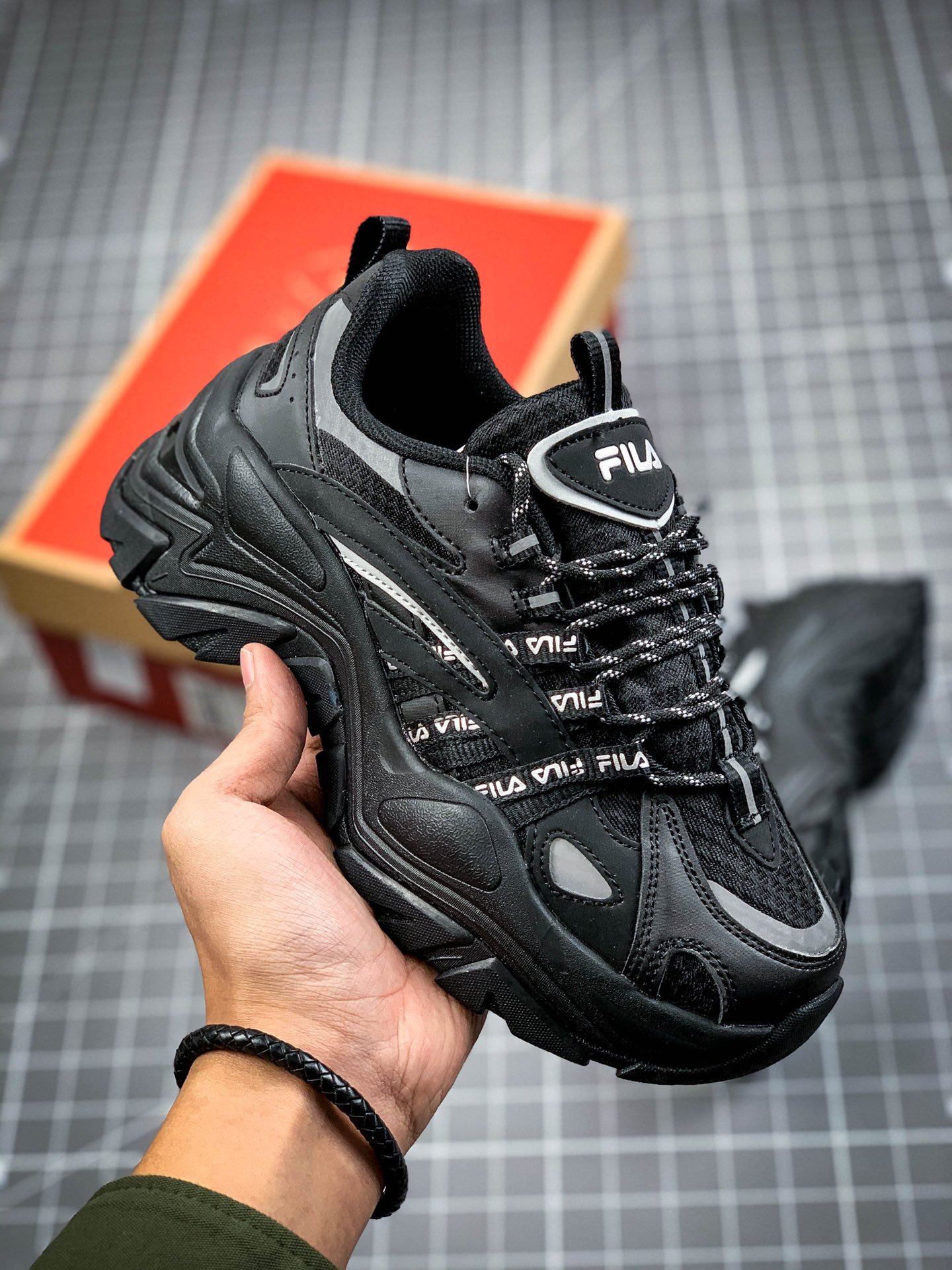 180 Fila Sport Interaction 斐乐鱼刺二代交叉鱼刺系列 网红反光内增高老爹鞋 “米白3M反光”113036028