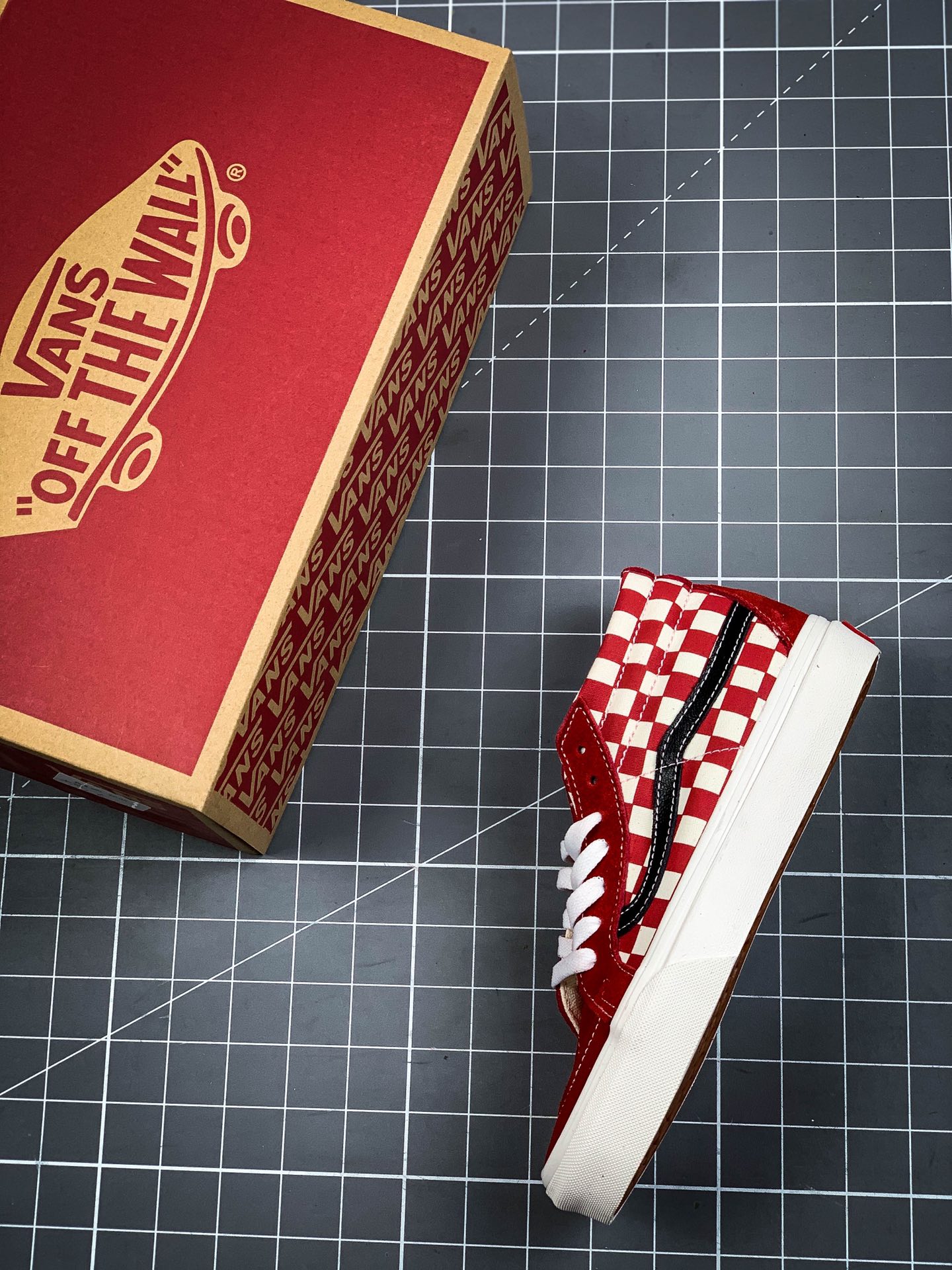 160  Vans Sk8-Hi Vlt Lx 大格子棋盘格皮面拼接高帮板鞋 VN0A4U3C2P9