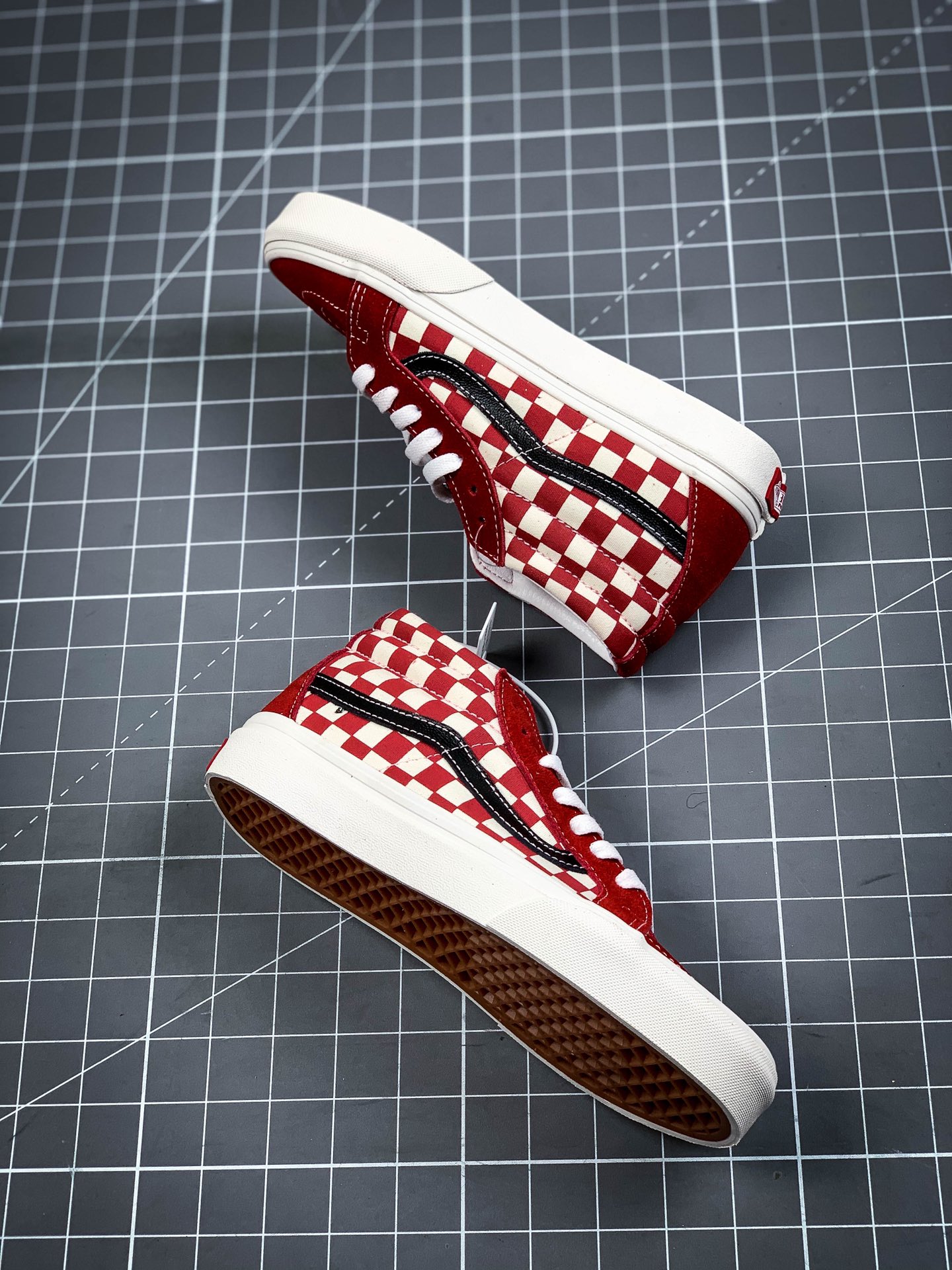 160  Vans Sk8-Hi Vlt Lx 大格子棋盘格皮面拼接高帮板鞋 VN0A4U3C2P9