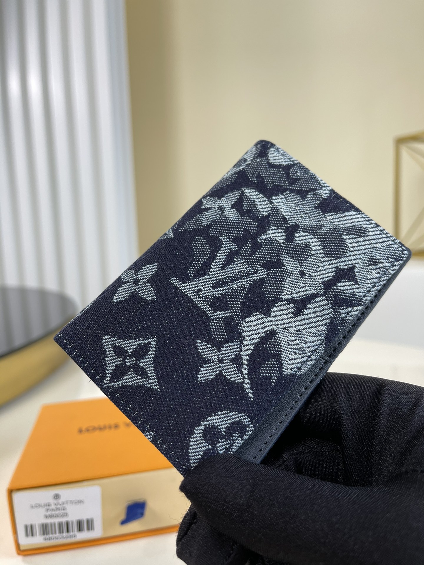 NO:396448,【Exclusive real shot M80025】Virgil Abloh incorporates tapestries into Monogram elements, making this pocket wallet full of the postmodern charm of Monogram Tapestry canvas. The inner and outer pockets and slots add more practicality. 8 x 11 x 1cm a.,LV [original leather],louis vuitton19860909【独家实拍M80025】Virgil Abloh 将挂毯图案融入 Monogram 元素,令此款口袋钱夹洋溢 Monogram Tapestry 帆布的后现代魅力.内外口袋和卡位更添实用性.8 x 11 x 1cm a.,LV【原厂皮】,louis vuitton,Bag