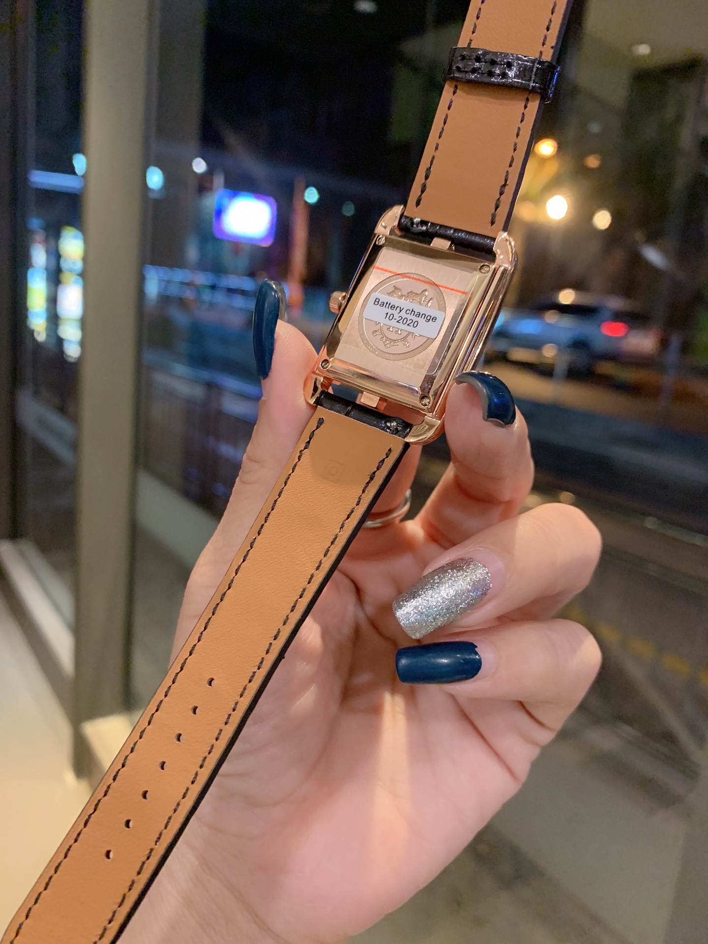 Hermès 爱马仕 星空蓝女表系列 最 百搭王 机芯 尺寸29×41mm，3D立体浮雕底盖，鳄鱼纹表带 丰富的颜色选择