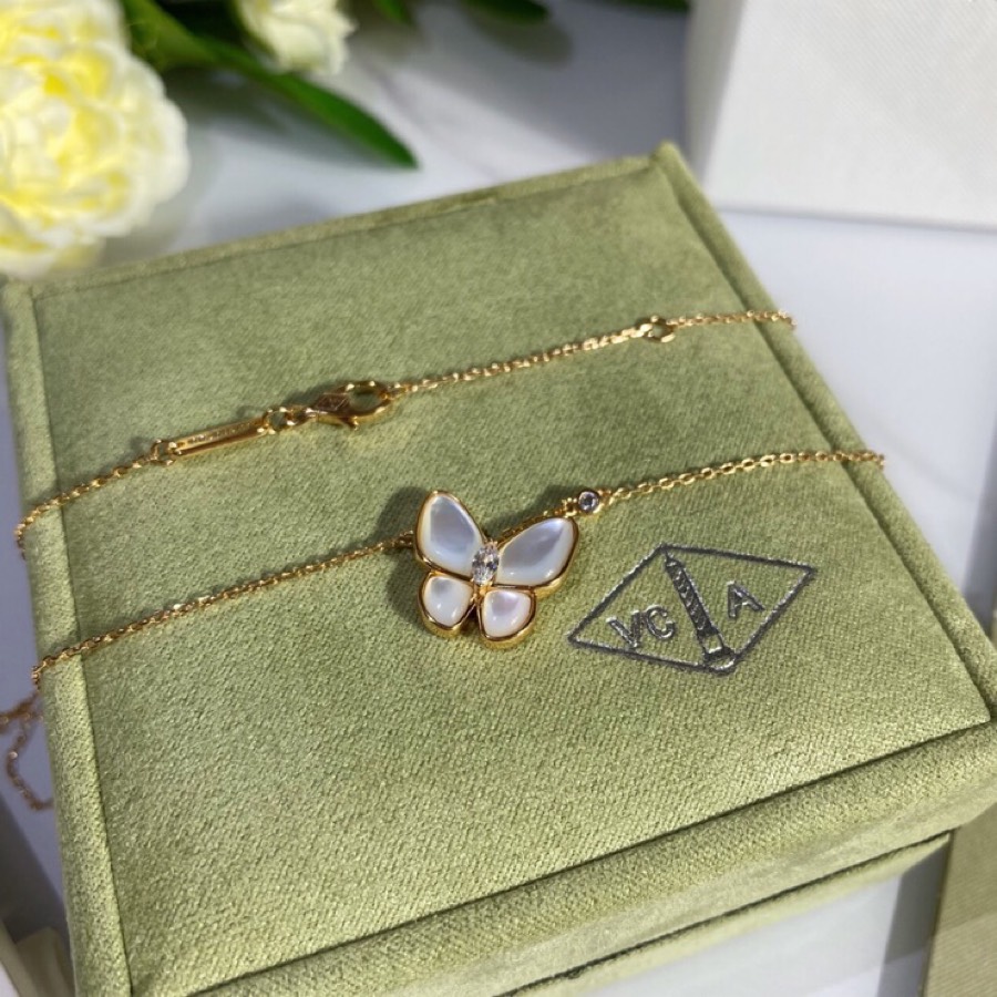 Van Cleef & Arpels Haute Joaillerie Fine Jewelry Earrings Necklace Ring 4