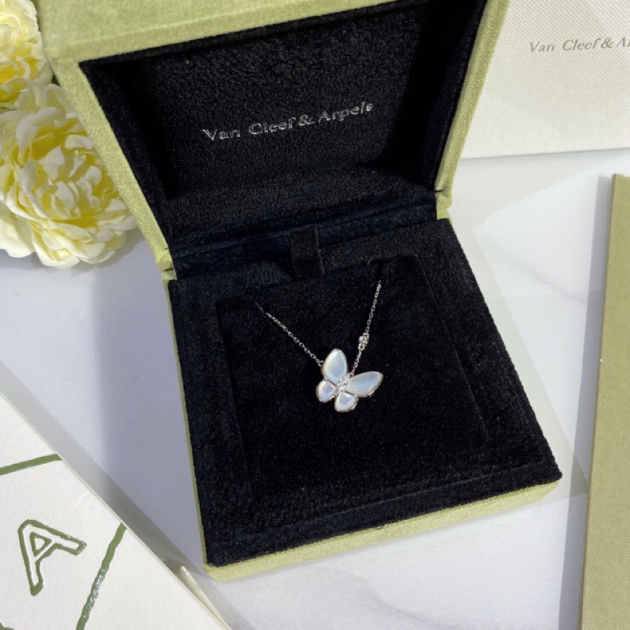 Van Cleef & Arpels Haute Joaillerie Fine Jewelry Earrings Necklace Ring 6