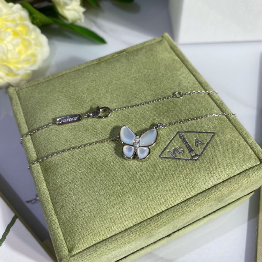 Van Cleef & Arpels Haute Joaillerie Fine Jewelry Earrings Necklace Ring 5