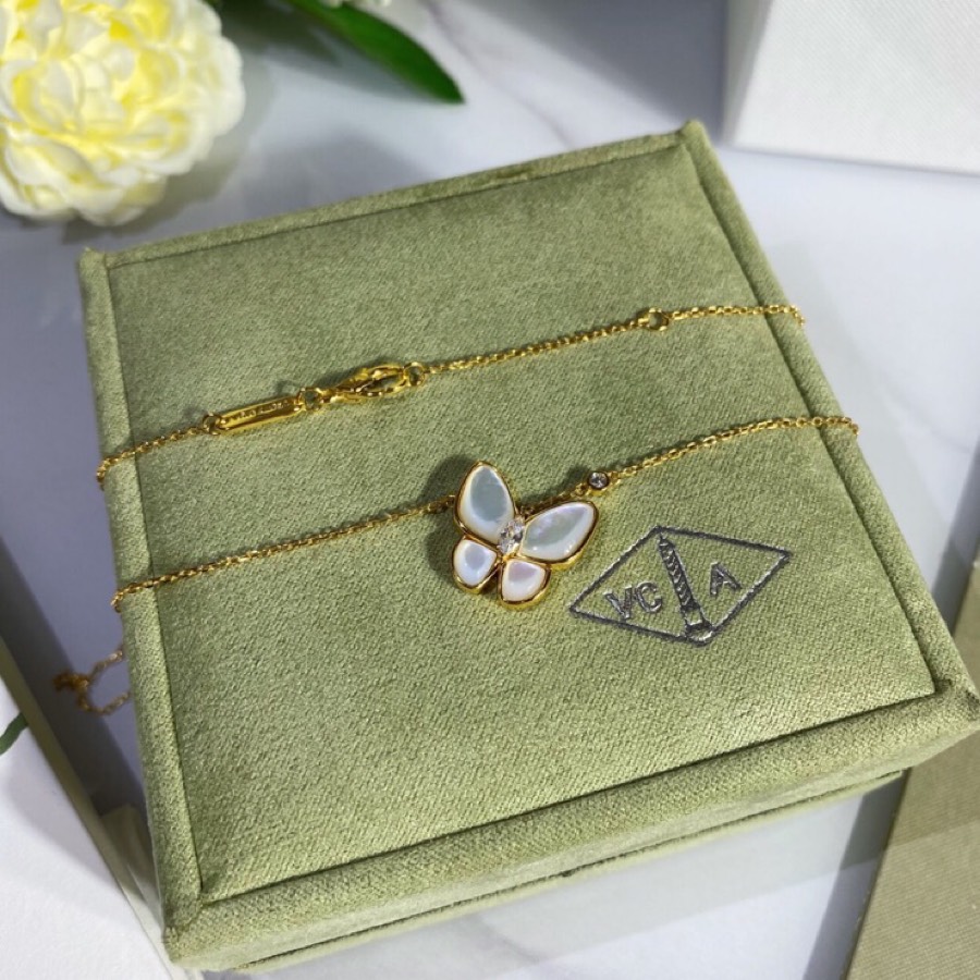 Van Cleef & Arpels Haute Joaillerie Fine Jewelry Earrings Necklace Ring 3