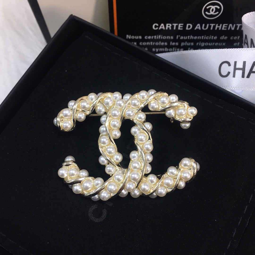 Chanel Chanel 款 扭纹大小珍珠双C字母胸针