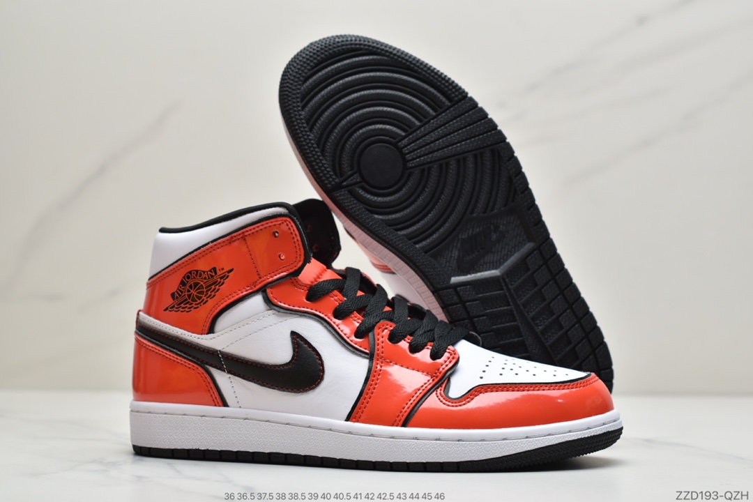 250 公司级乔丹Air Jordan 1 Mid “Signal Blue” 二次元描边 白蓝小闪电 AJ1 乔1 中帮百搭休闲运动板鞋DD6834-402