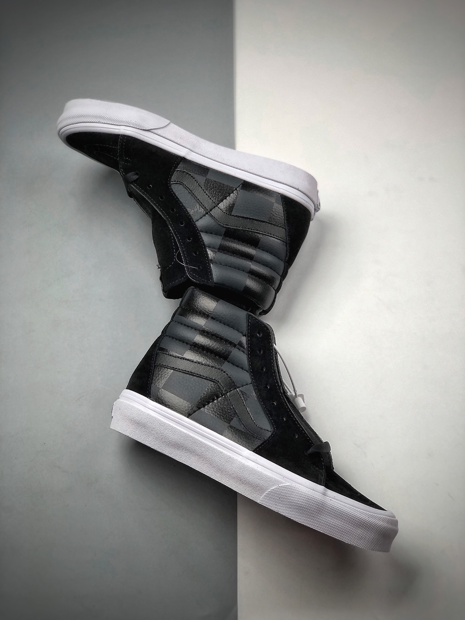 160  范斯Vans Reflective Sk8-hi PRO”棋盘格反光高帮帆布休闲运动硫化“黑白棋盘反光”VN0A45JDT0E