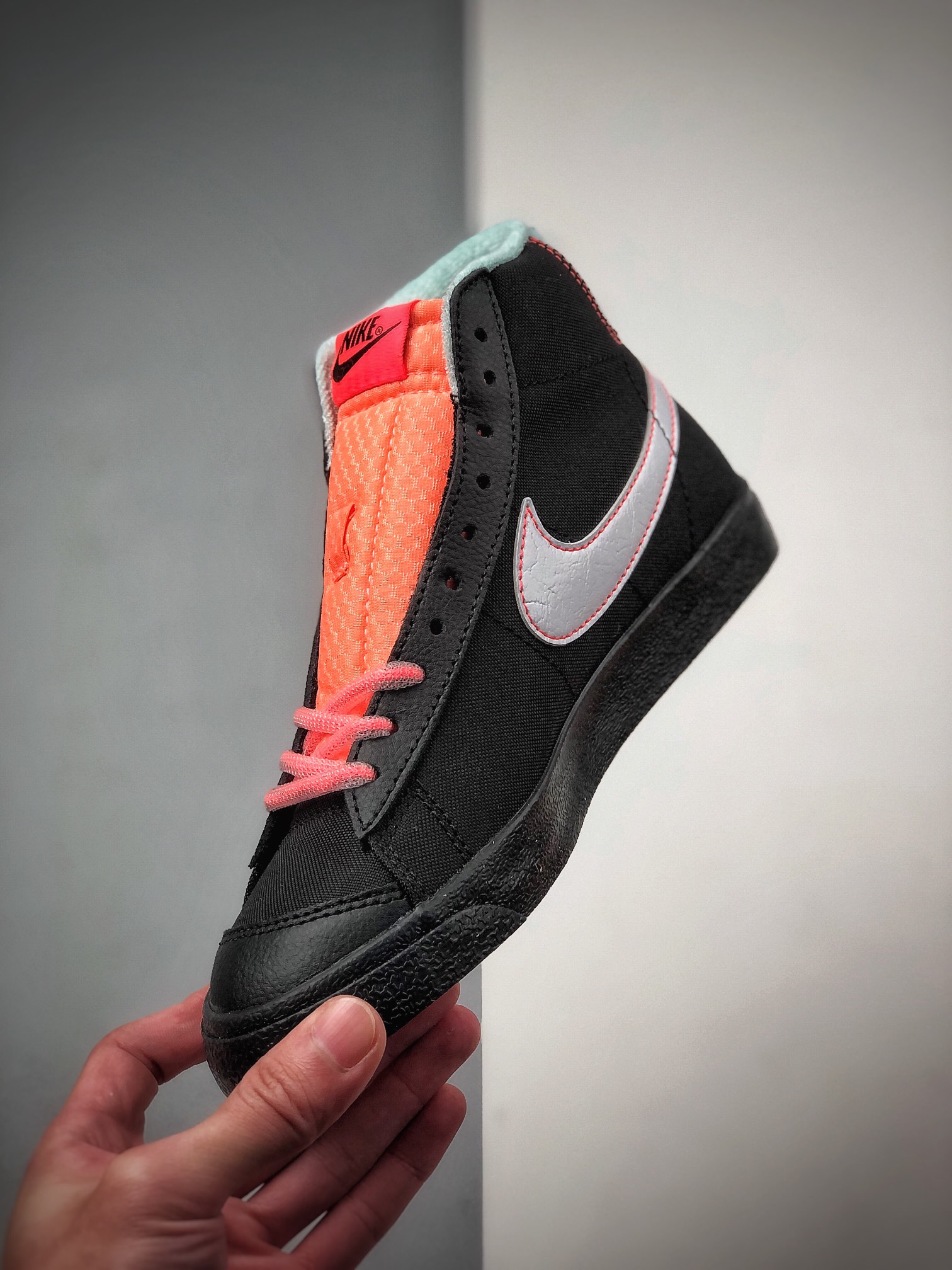 190 公司级 开拓者 高帮 黑色 粉红鞋舌 白色勾 Nike Blazer 开拓者经典复古中帮休闲板鞋DD7710-001