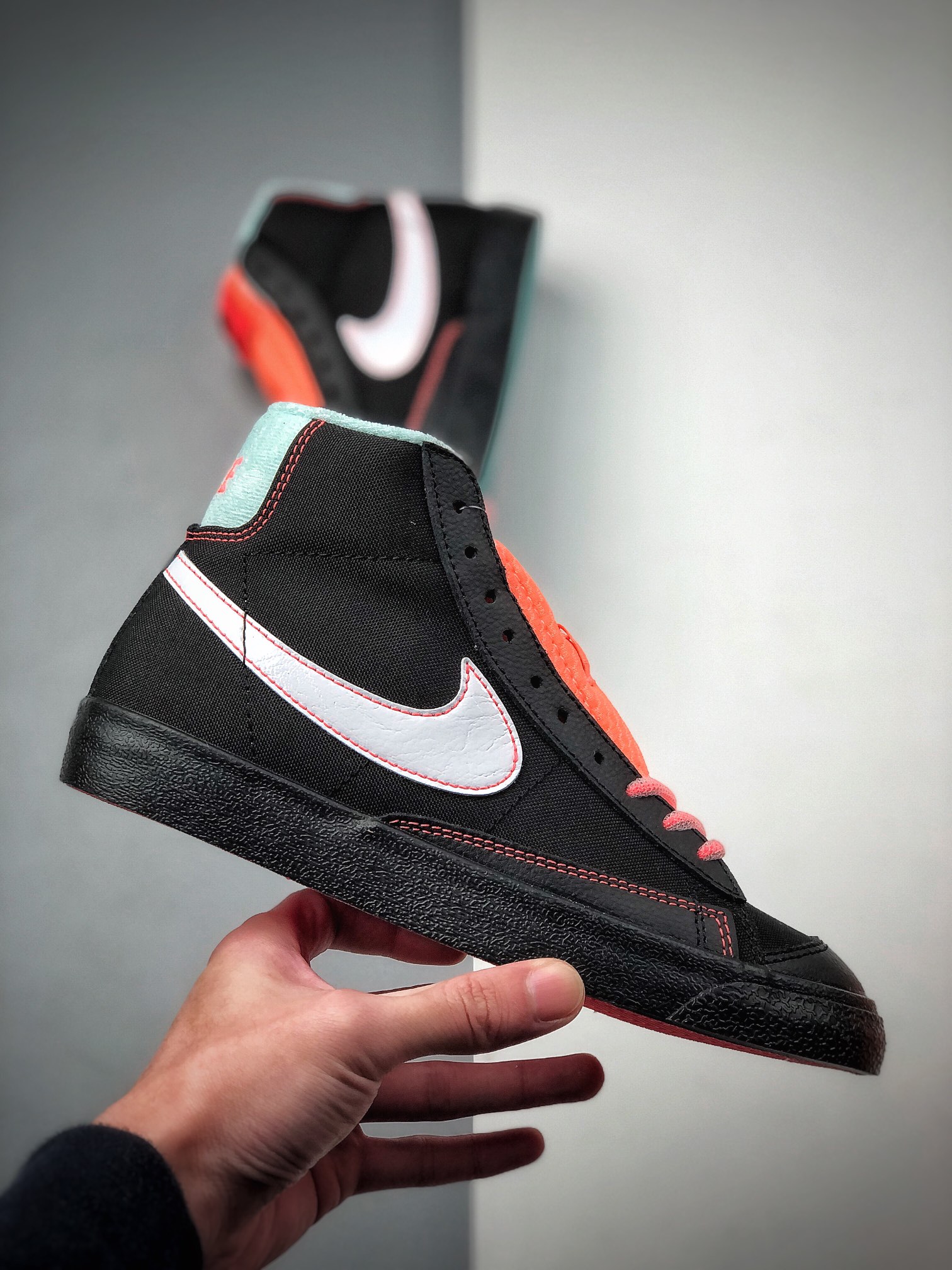 190 公司级 开拓者 高帮 黑色 粉红鞋舌 白色勾 Nike Blazer 开拓者经典复古中帮休闲板鞋DD7710-001