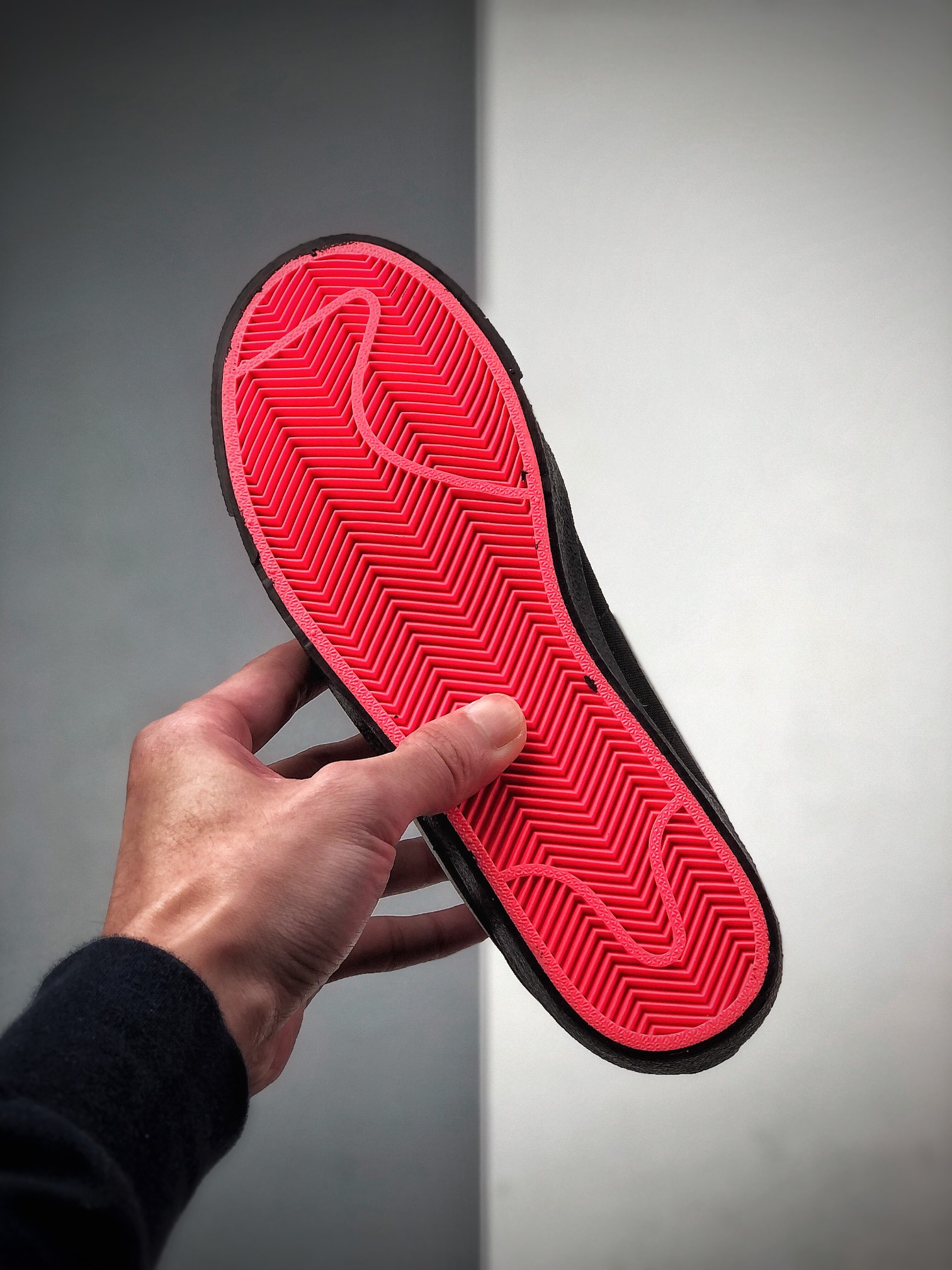 190 公司级 开拓者 高帮 黑色 粉红鞋舌 白色勾 Nike Blazer 开拓者经典复古中帮休闲板鞋DD7710-001