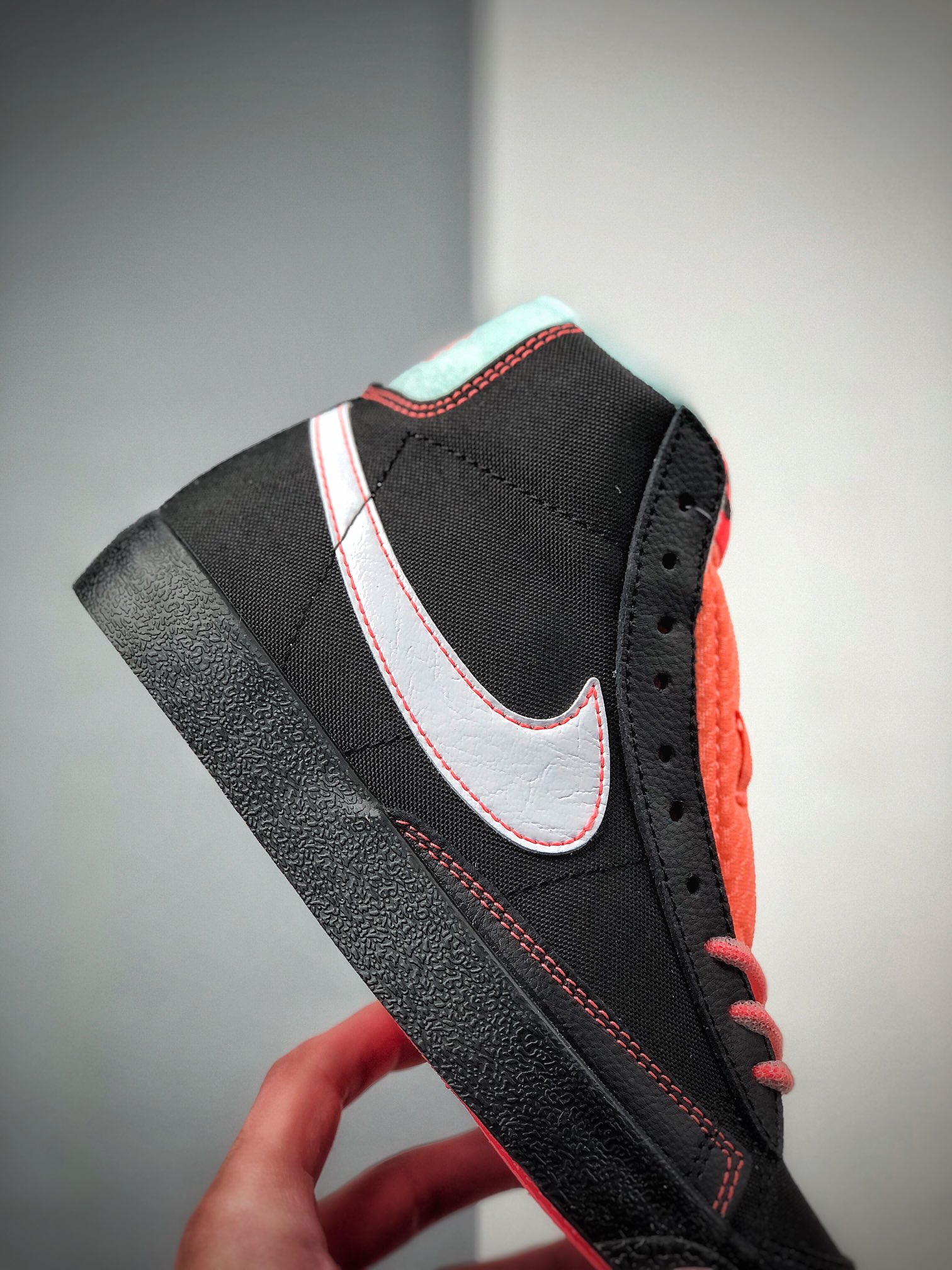 190 公司级 开拓者 高帮 黑色 粉红鞋舌 白色勾 Nike Blazer 开拓者经典复古中帮休闲板鞋DD7710-001