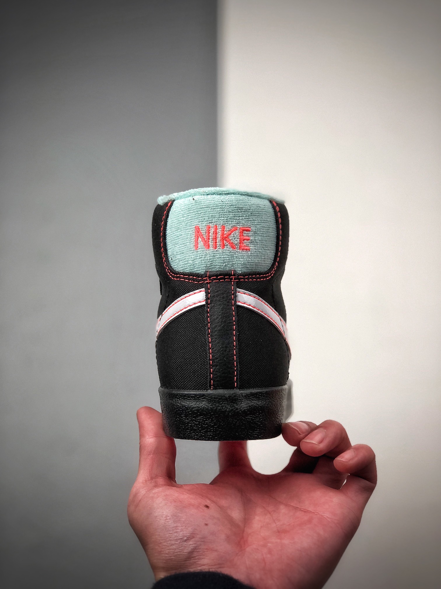 190 公司级 开拓者 高帮 黑色 粉红鞋舌 白色勾 Nike Blazer 开拓者经典复古中帮休闲板鞋DD7710-001