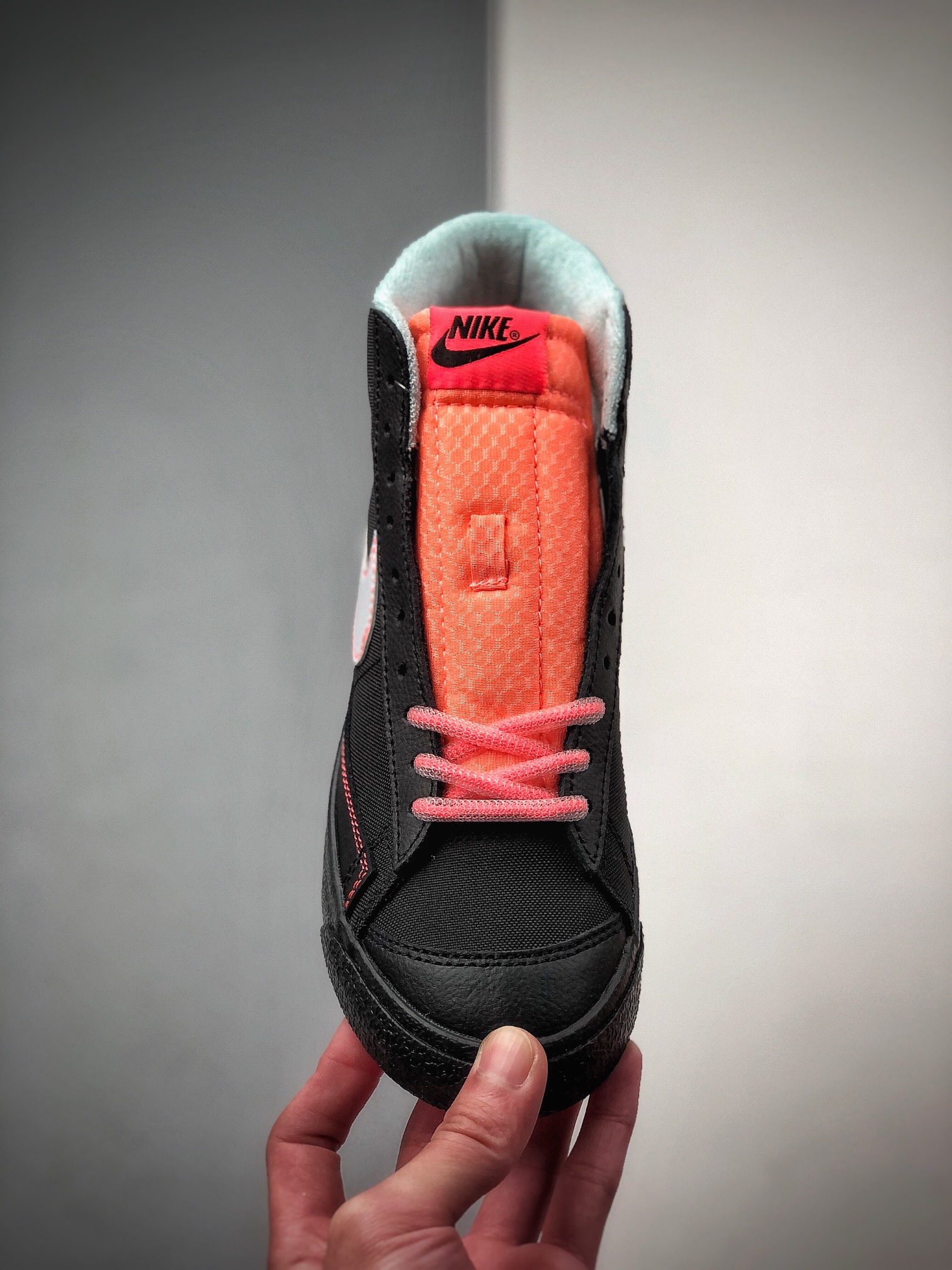 190 公司级 开拓者 高帮 黑色 粉红鞋舌 白色勾 Nike Blazer 开拓者经典复古中帮休闲板鞋DD7710-001