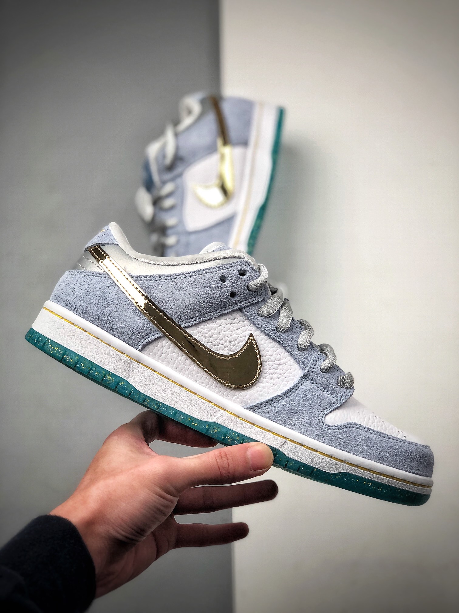 300  Sean Clver Nike SB Dunk Low Pro 白蓝金 DC9936-100
