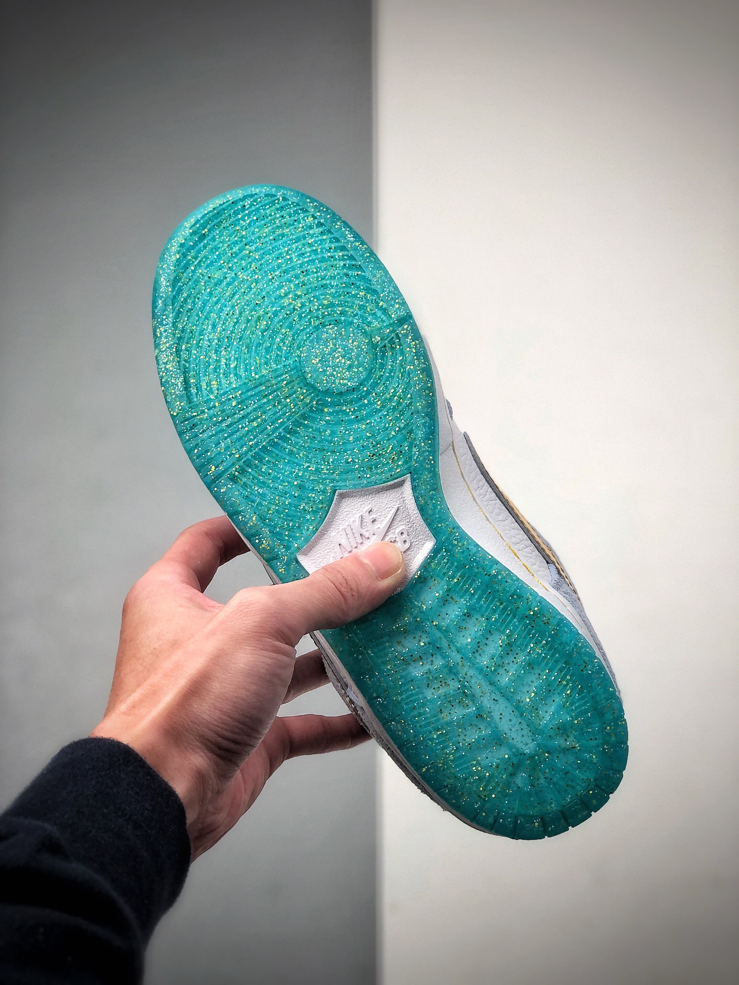 300  Sean Clver Nike SB Dunk Low Pro 白蓝金 DC9936-100