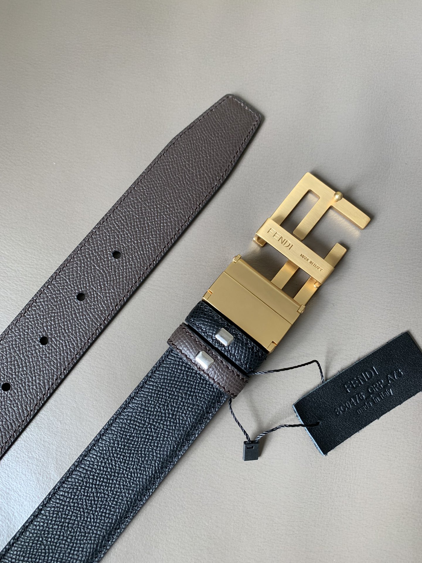 Fendi 五金做工精细 线条流畅 表面光滑 𝐙𝐏电镀工艺 香港通关【𝐇𝐀𝐀𝐒】 进口皮料