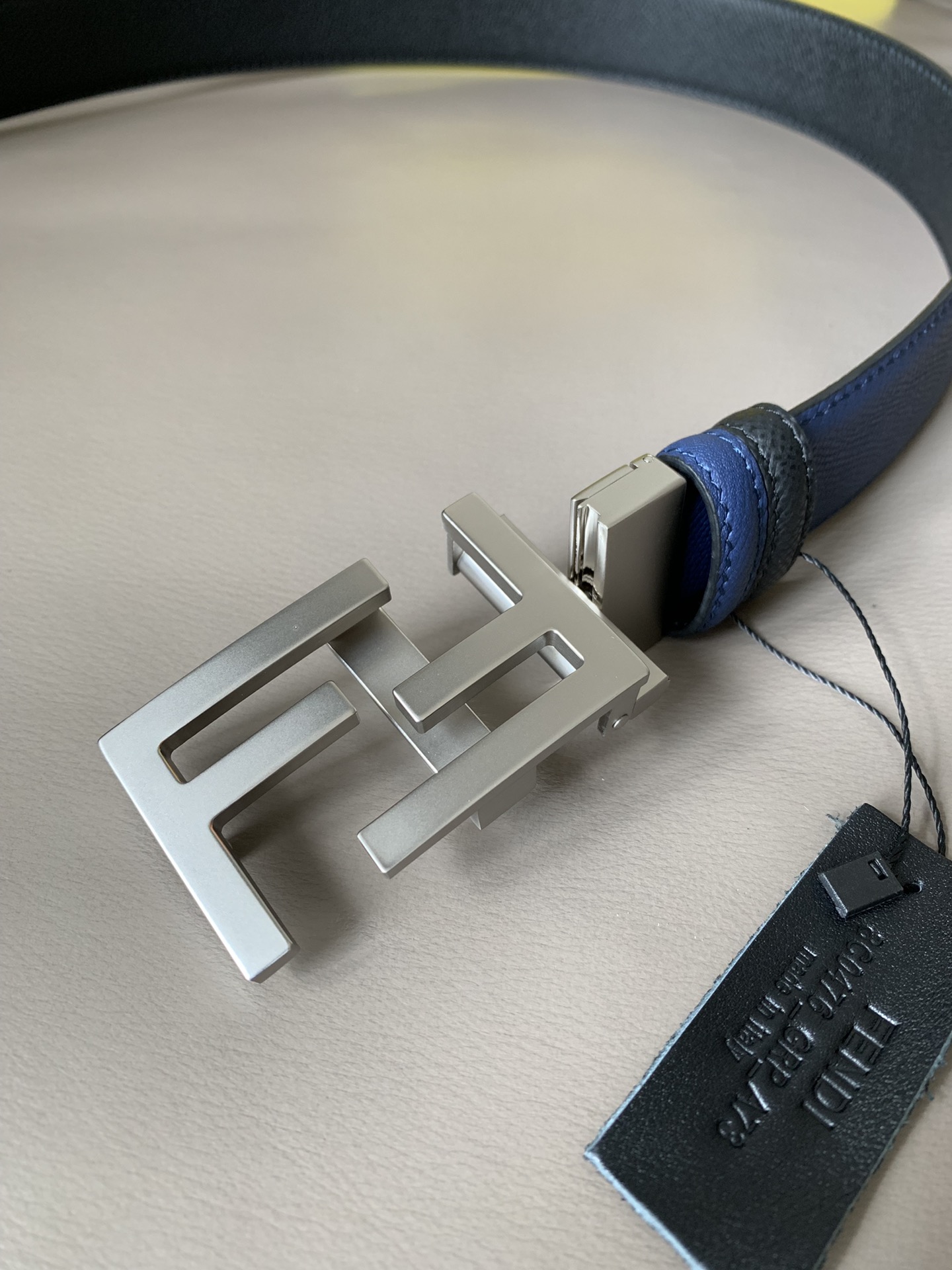 Fendi 五金做工精细 线条流畅 表面光滑 𝐙𝐏电镀工艺 香港通关【𝐇𝐀𝐀𝐒】 进口皮料