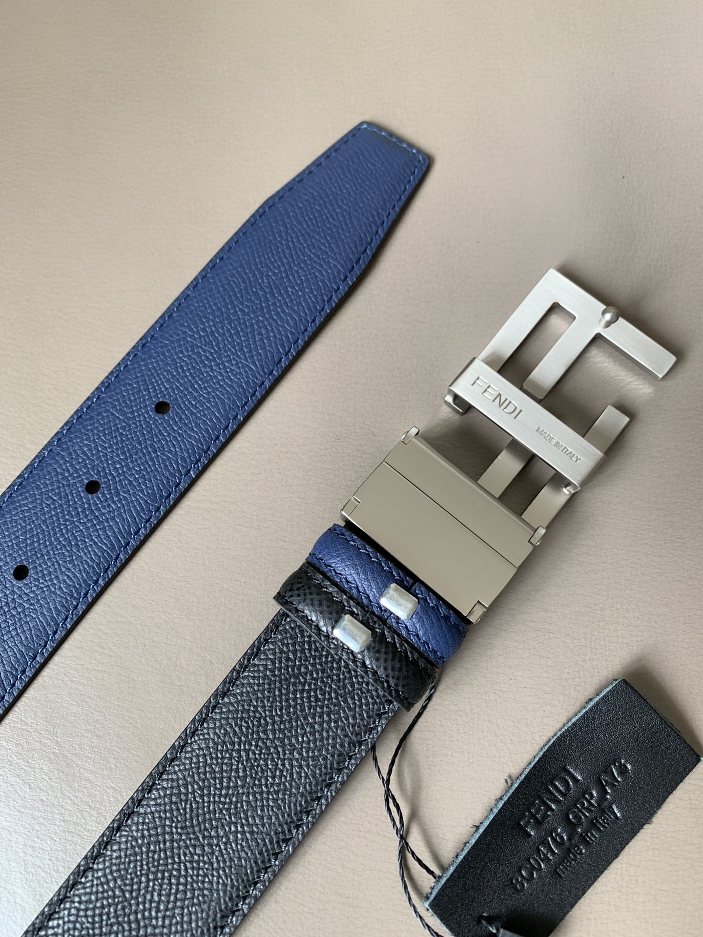 Fendi 五金做工精细 线条流畅 表面光滑 𝐙𝐏电镀工艺 香港通关【𝐇𝐀𝐀𝐒】 进口皮料