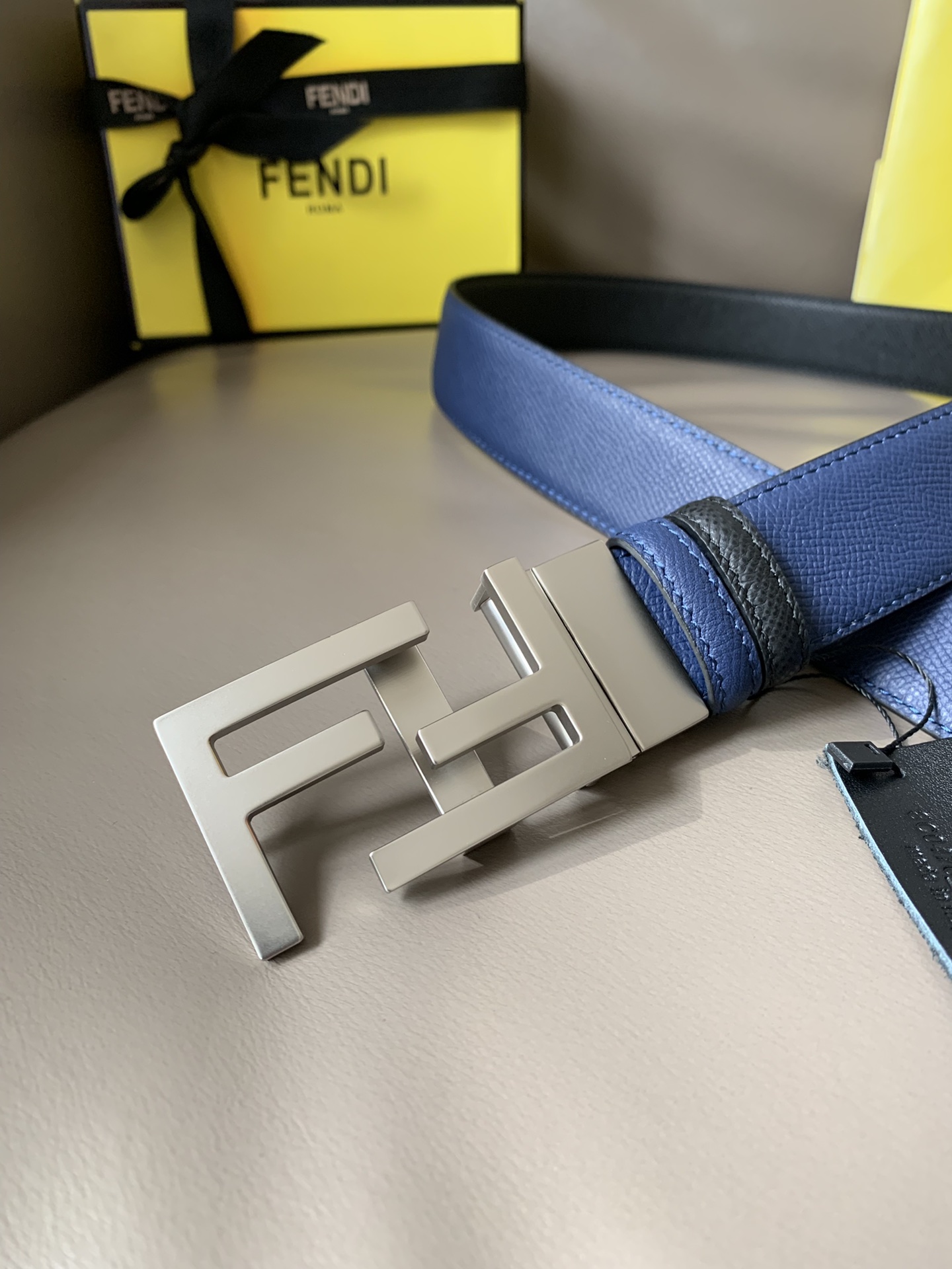 Fendi 五金做工精细 线条流畅 表面光滑 𝐙𝐏电镀工艺 香港通关【𝐇𝐀𝐀𝐒】 进口皮料