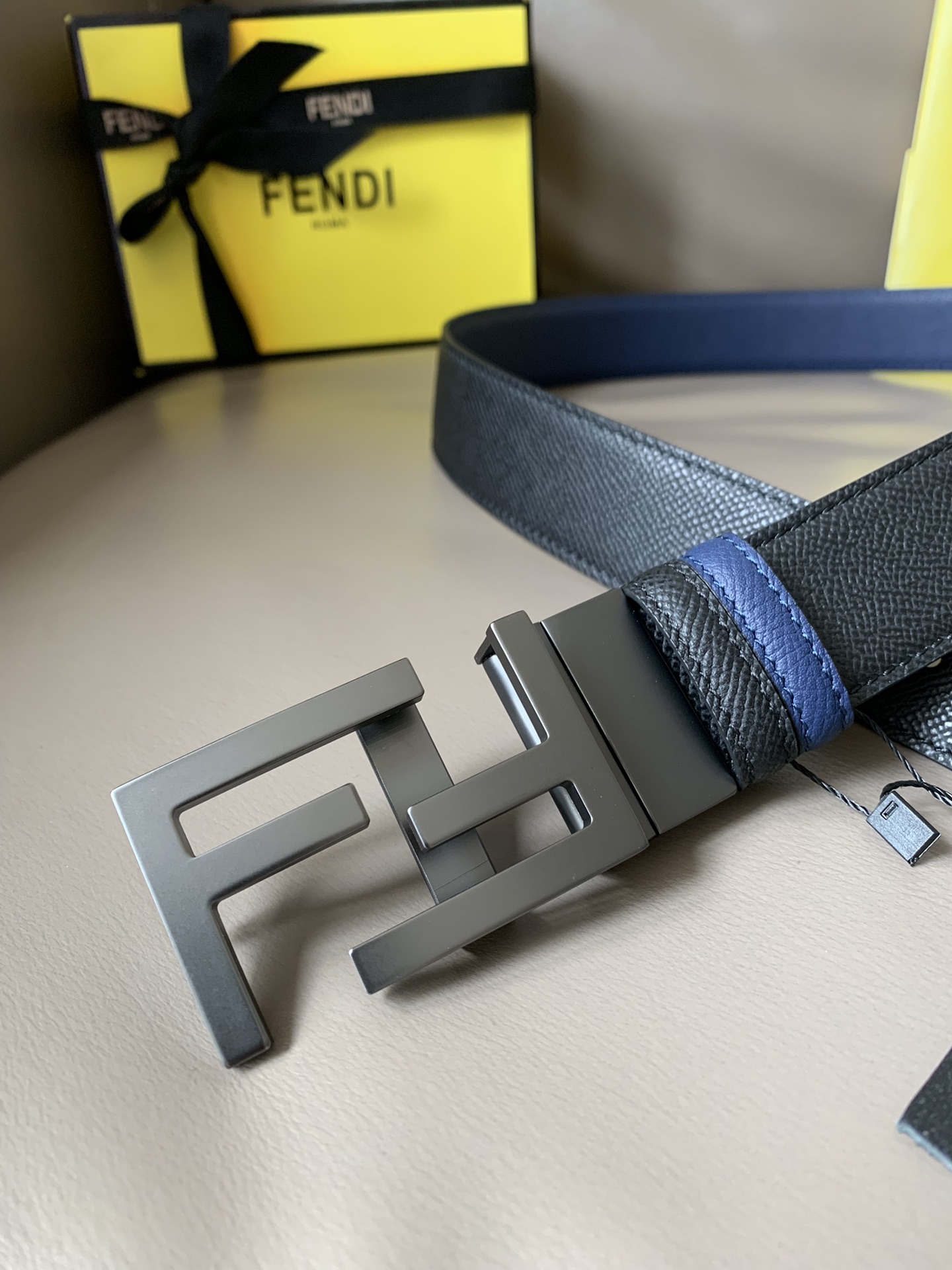 Fendi 五金做工精细 线条流畅 表面光滑 𝐙𝐏电镀工艺 香港通关【𝐇𝐀𝐀𝐒】 进口皮料