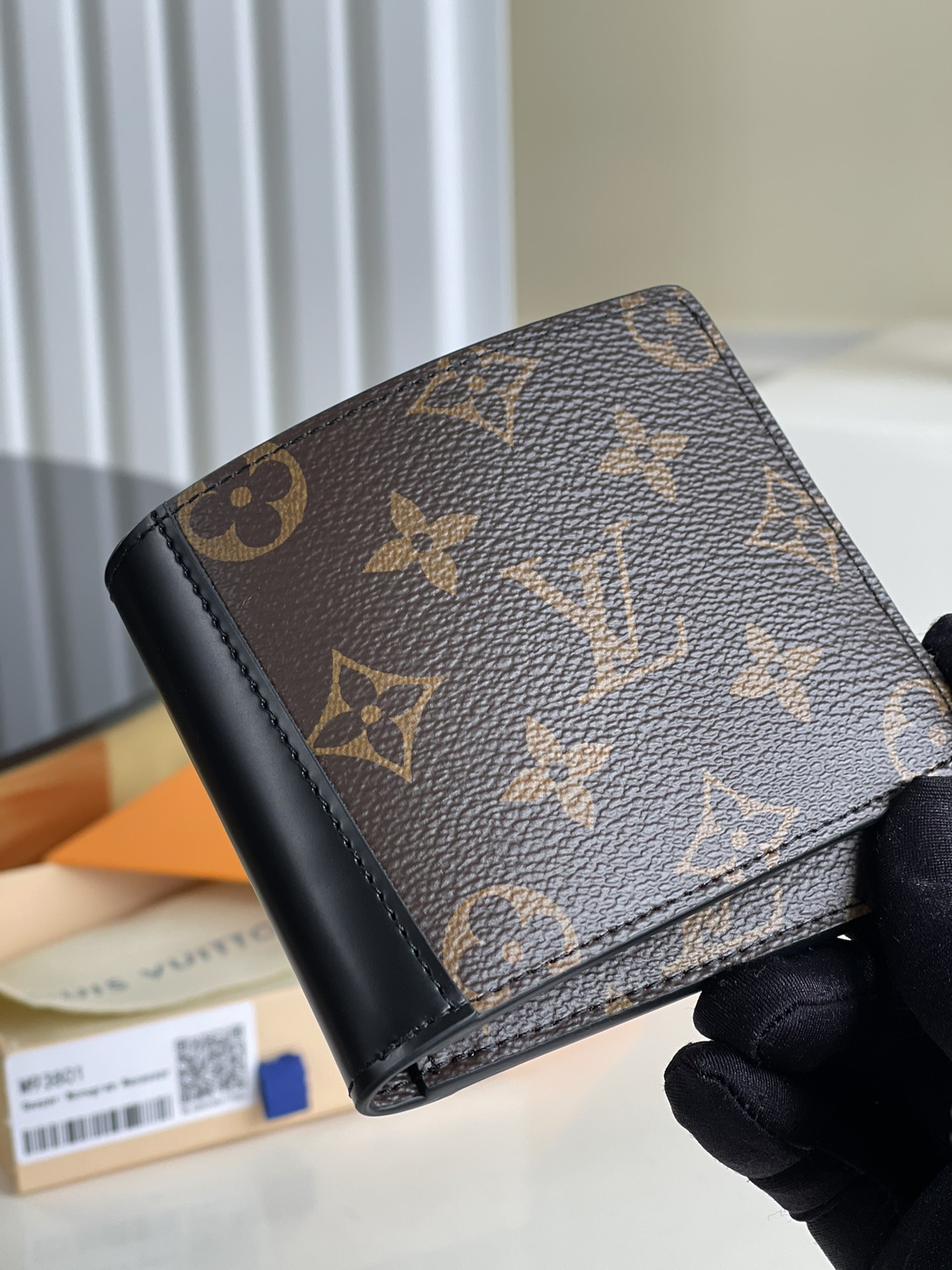 NO:396439,【Exclusive real photo M93801】This wallet is made of stylish canvas material and is very flat and can be easily stored in the jacket or pants pocket. This wallet is practical and the hinged clip is designed to store notes and banknotes. Size 11X9.5 b., LV [original leather], louis vuitton, jackets & coats19860909【独家实拍M93801】这款钱夹由时髦的帆布材质精工细作而成,极为扁平的造型设计也能轻松收入夹克或裤子口袋中.这款钱夹功能实用,铰链式夹子的设计能收纳票据和纸币.尺寸11X9.5 b.,LV【原厂皮】,louis vuitton,jackets & coats,Bag