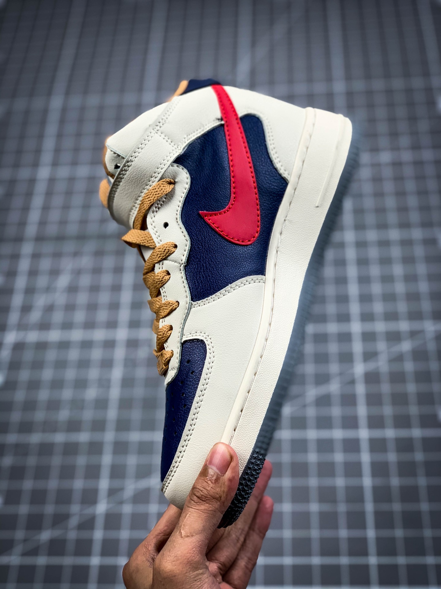 180 公司级 NKAir Force 1 '07 Mid 圣诞节配色 空军一号中帮运动休闲板鞋CU3245-110