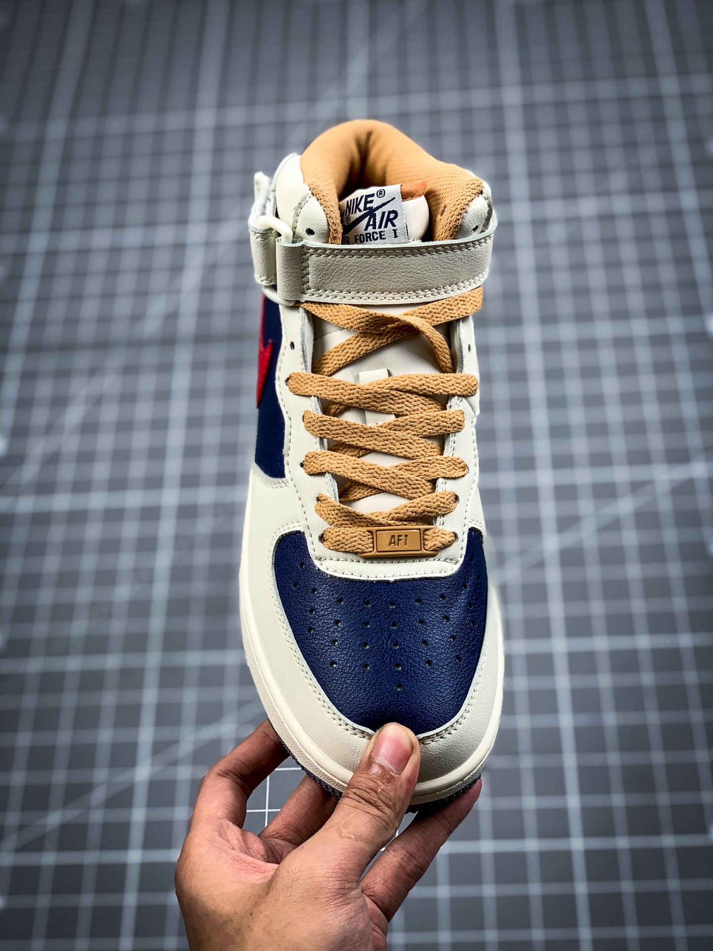 180 公司级 NKAir Force 1 '07 Mid 圣诞节配色 空军一号中帮运动休闲板鞋CU3245-110