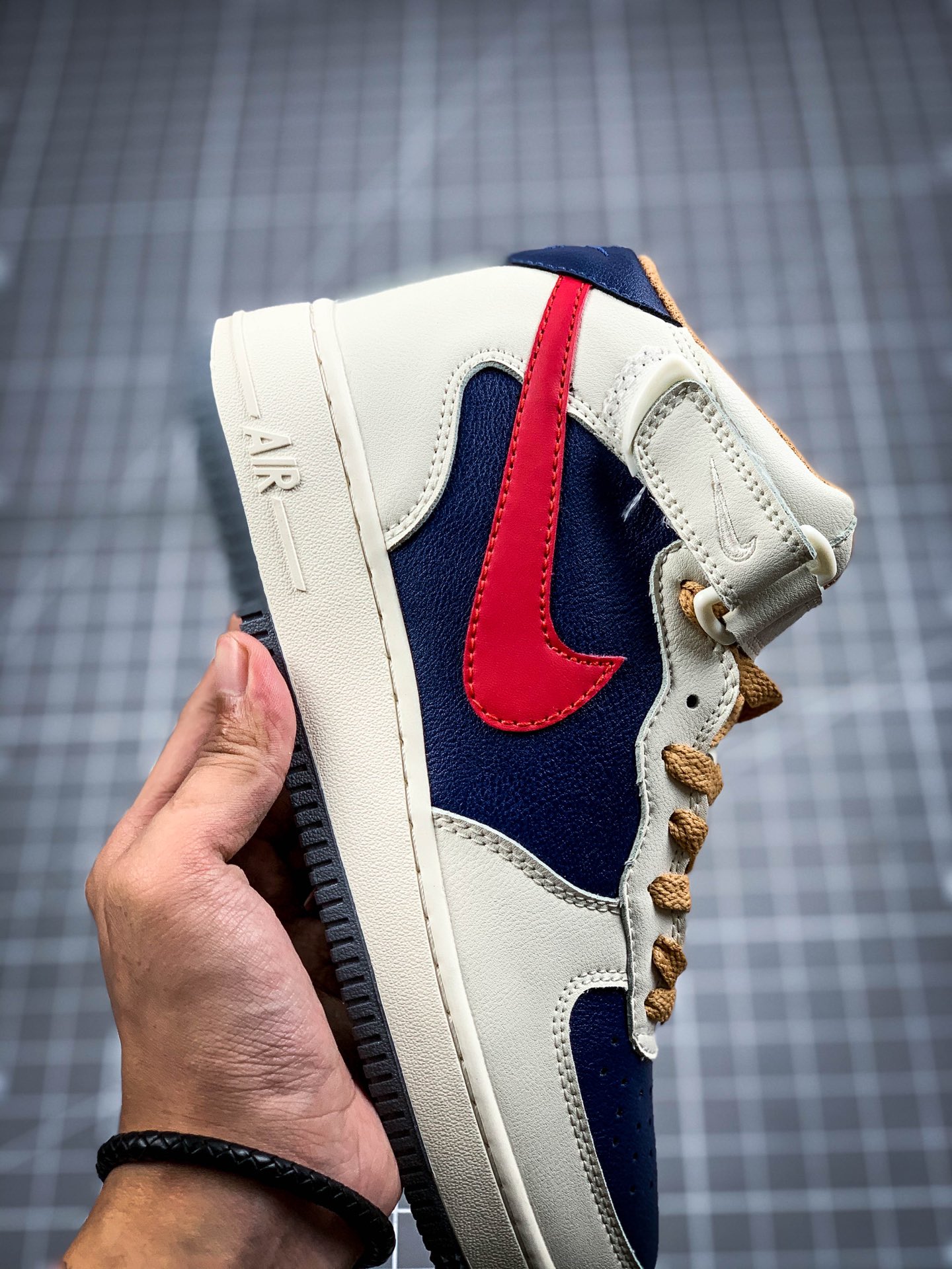 180 公司级 NKAir Force 1 '07 Mid 圣诞节配色 空军一号中帮运动休闲板鞋CU3245-110