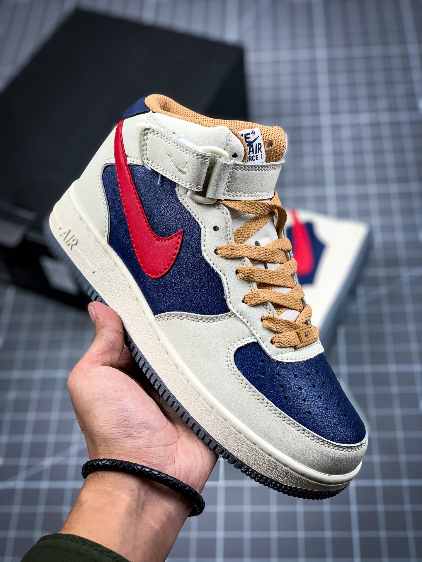 180 公司级 NKAir Force 1 '07 Mid 圣诞节配色 空军一号中帮运动休闲板鞋CU3245-110