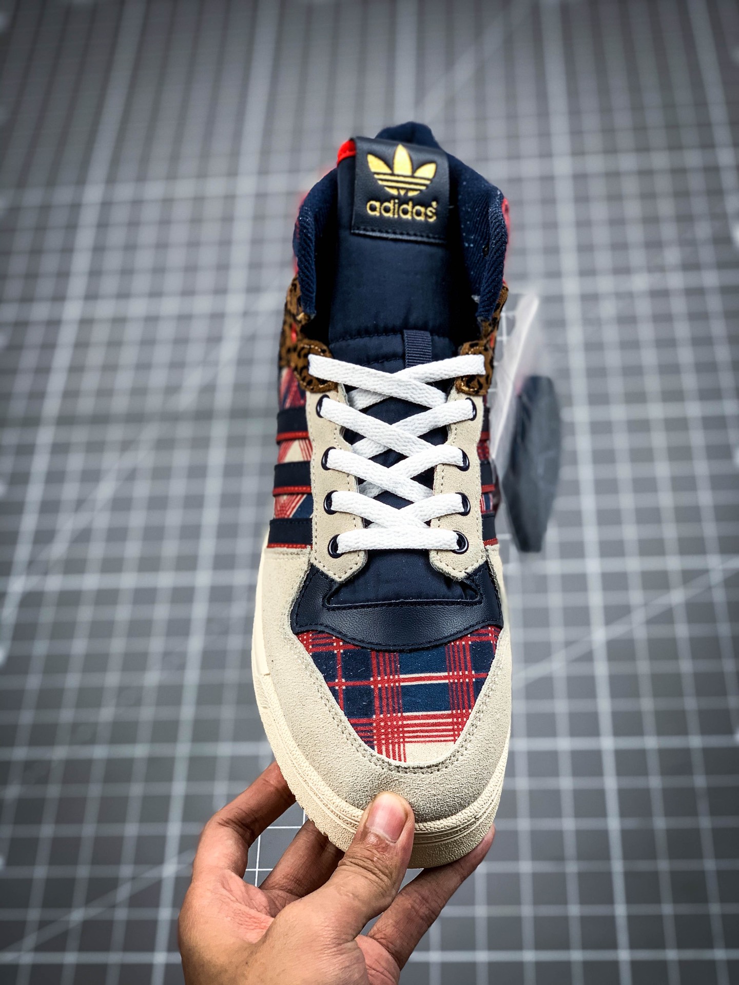 260 公司级 Adidas Rivalry RM CHI BOOST三叶草 高帮皮面男女休闲板鞋 FW3130