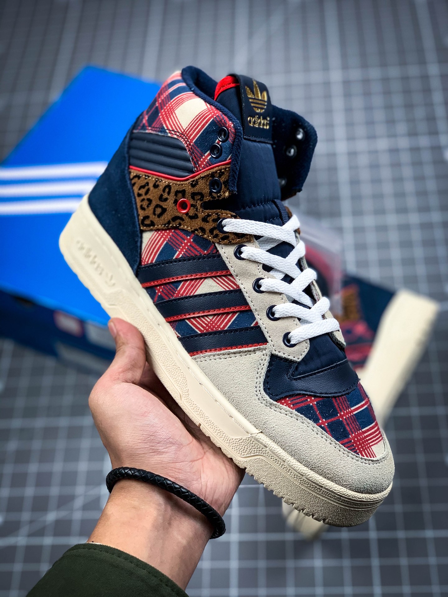 260 公司级 Adidas Rivalry RM CHI BOOST三叶草 高帮皮面男女休闲板鞋 FW3130