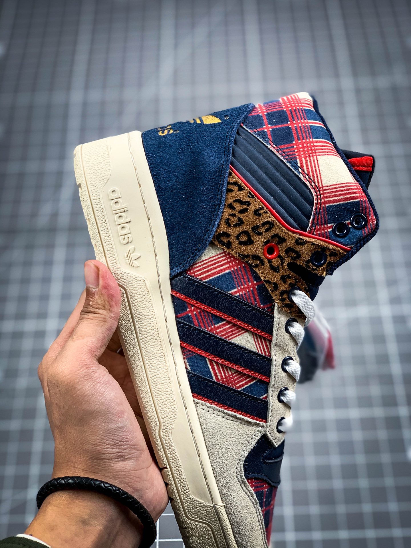 260 公司级 Adidas Rivalry RM CHI BOOST三叶草 高帮皮面男女休闲板鞋 FW3130