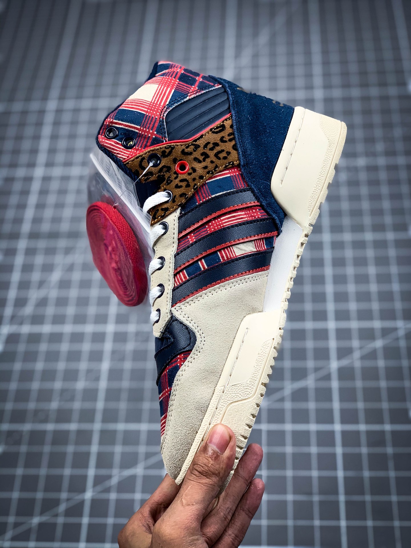 260 公司级 Adidas Rivalry RM CHI BOOST三叶草 高帮皮面男女休闲板鞋 FW3130