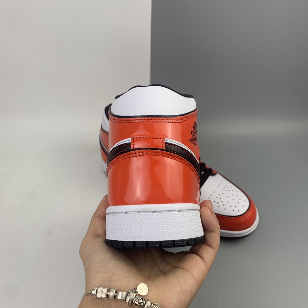 240 Air Jordan 1 Mid AJ1 乔1 中帮百搭休闲运动板鞋 DD6834-802
