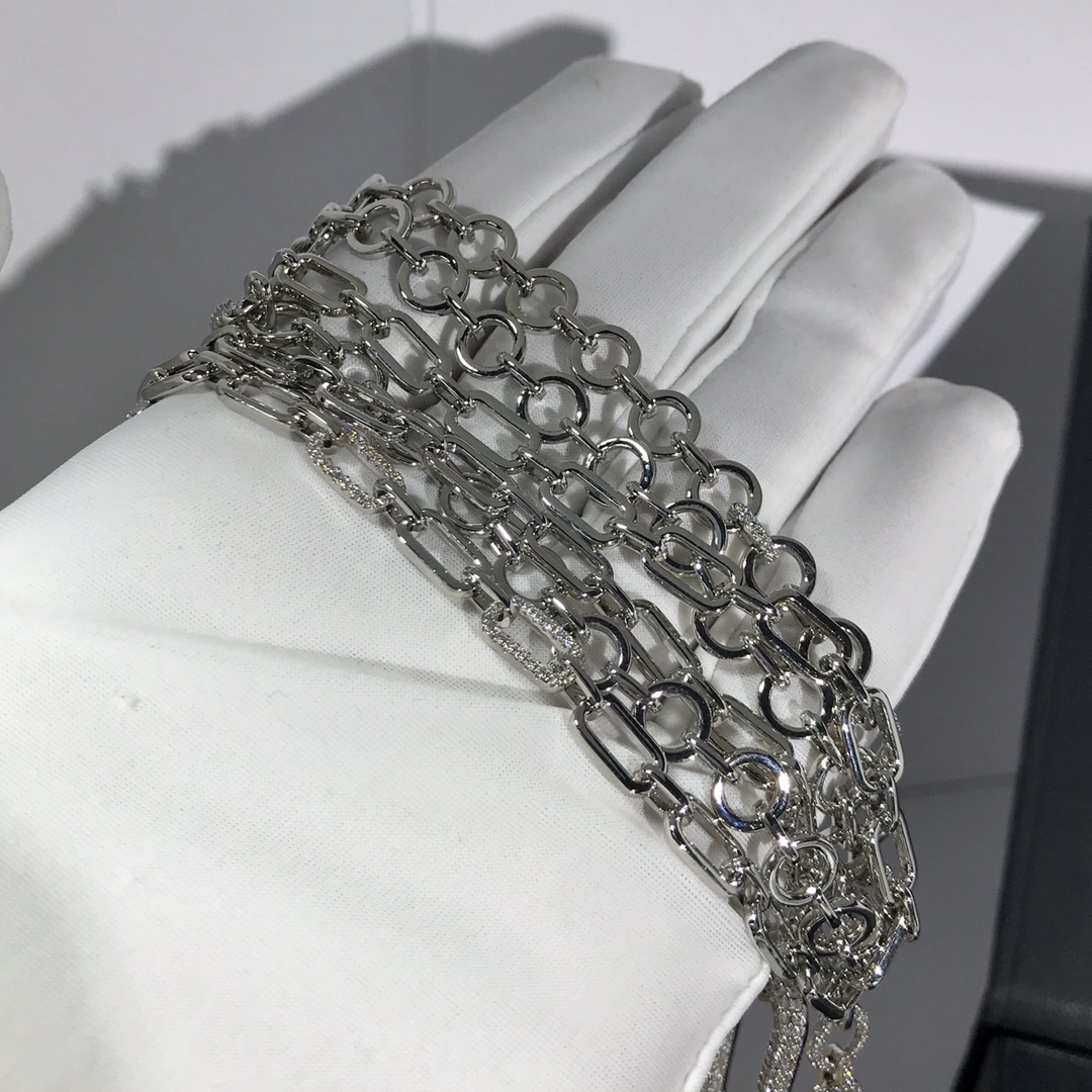 💰335 高品质 apm monaco新款几何爱心多层粗环银色项链！全新ECLAT系列，启发自不同寻常的节日献礼，一系列不对称线条，矩形及八角星，在形状和链条上营造大气而独特的视觉，满满高级感～