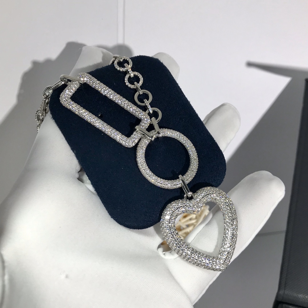 💰335 高品质 apm monaco新款几何爱心多层粗环银色项链！全新ECLAT系列，启发自不同寻常的节日献礼，一系列不对称线条，矩形及八角星，在形状和链条上营造大气而独特的视觉，满满高级感～