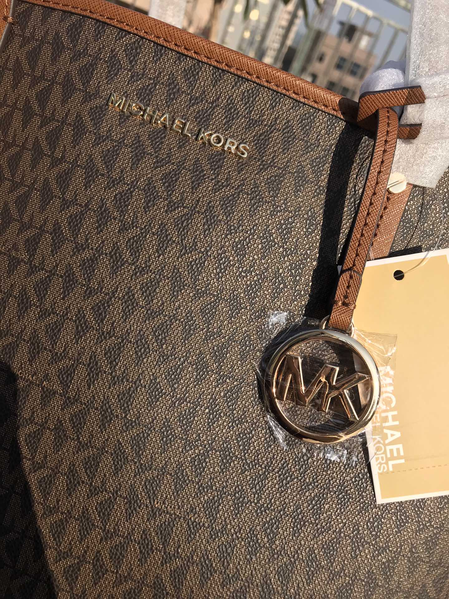Michael Kors 新款大号购物袋小字母