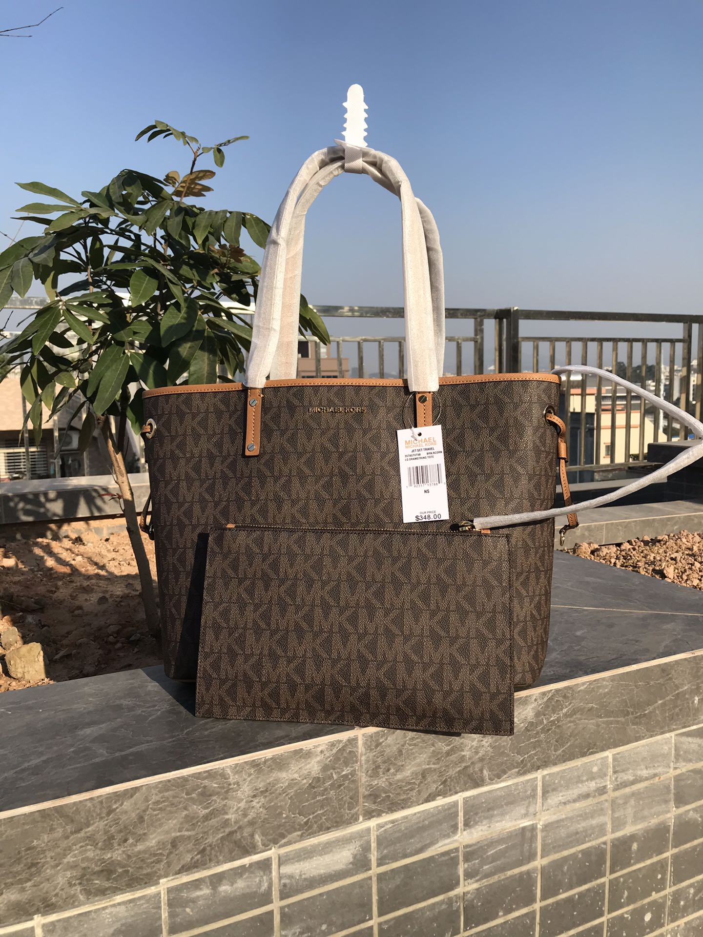Michael Kors MK纯 大字母大号购物袋 附带挽手包 御用PVC印字母花料 假一陪十 耐磨耐刮绝对经用