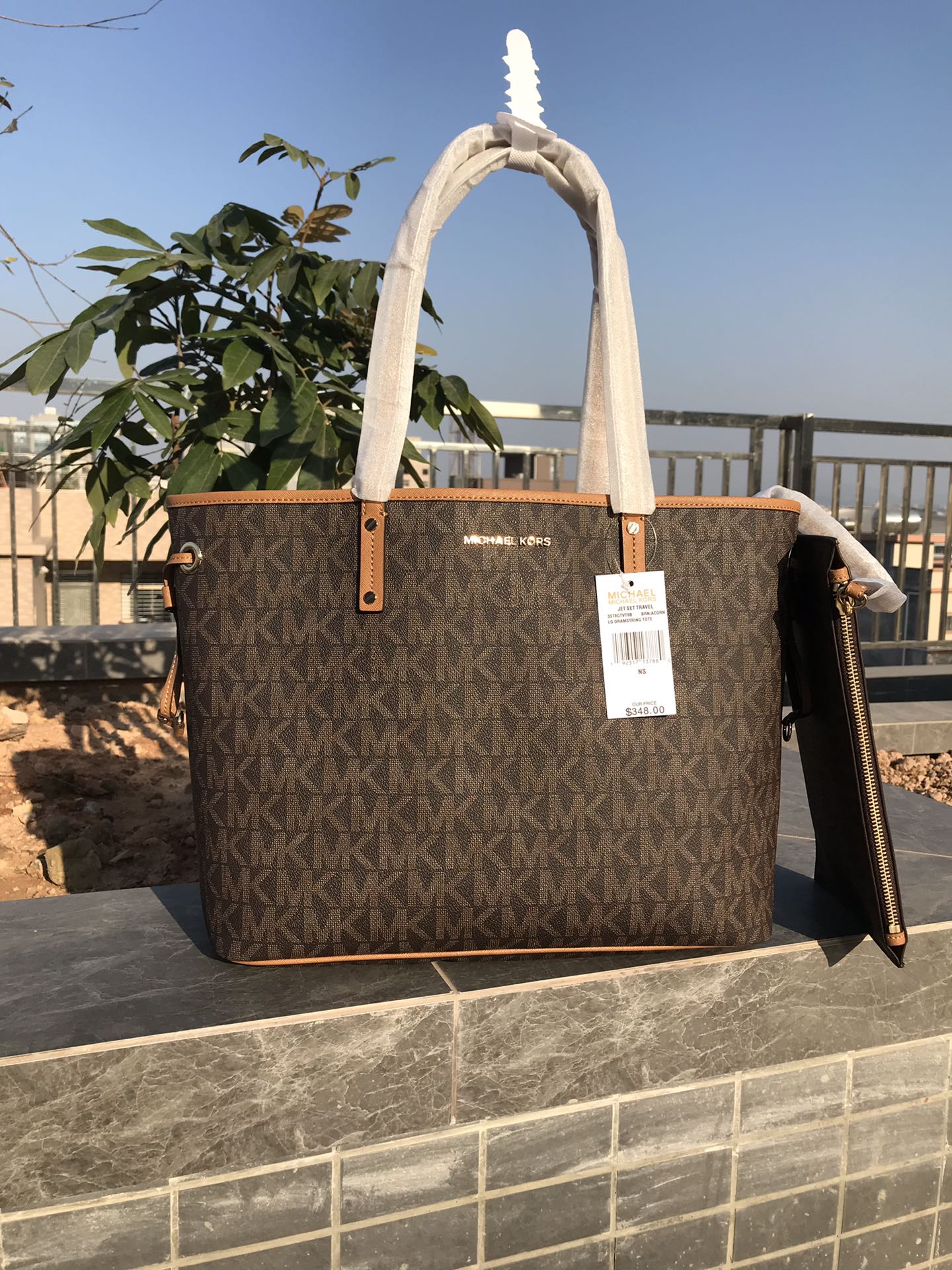 Michael Kors MK纯 大字母大号购物袋 附带挽手包 御用PVC印字母花料 假一陪十 耐磨耐刮绝对经用