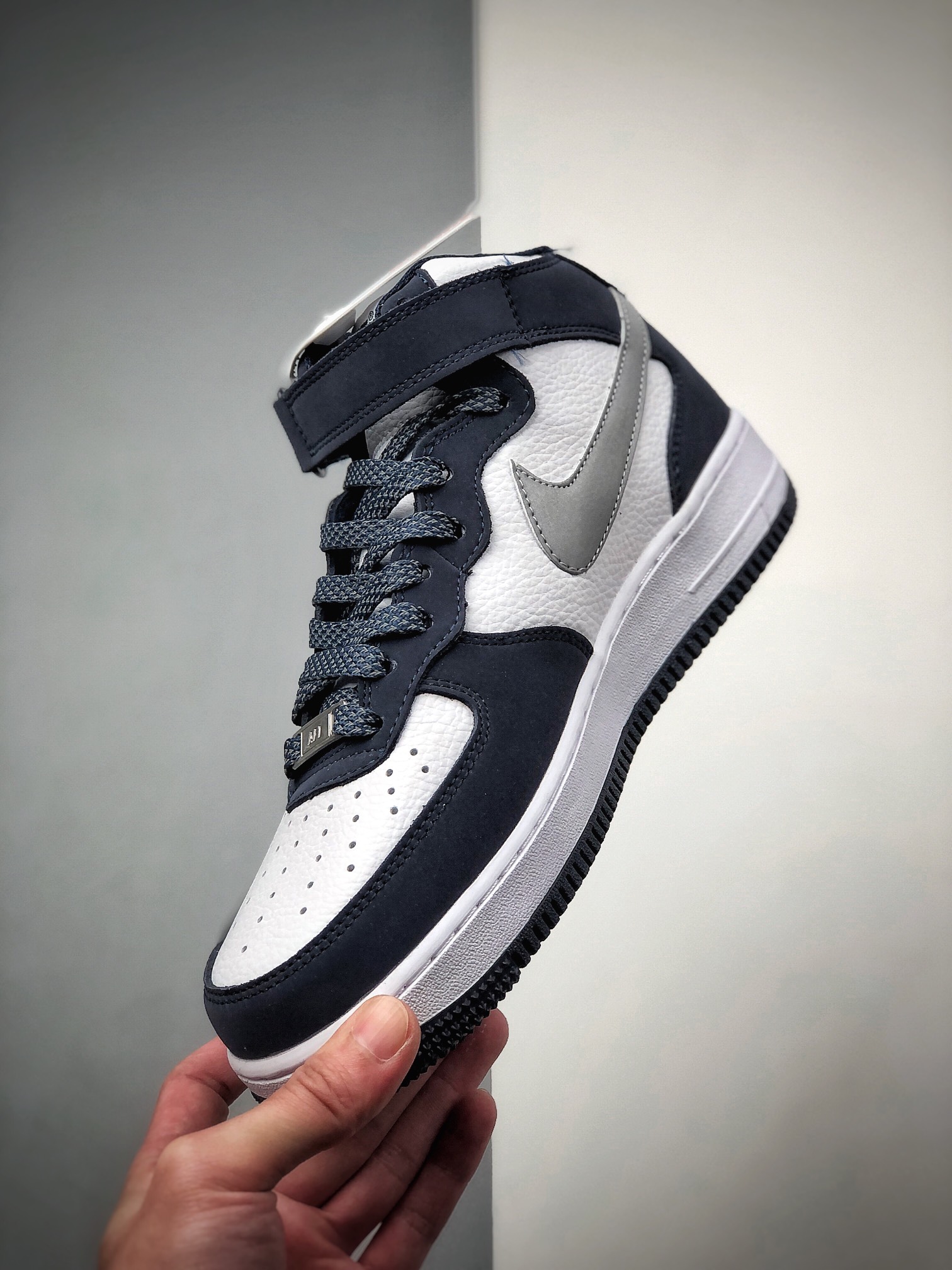 260  NIKE FORCE空军一号运动休闲板鞋 AQ2263-115