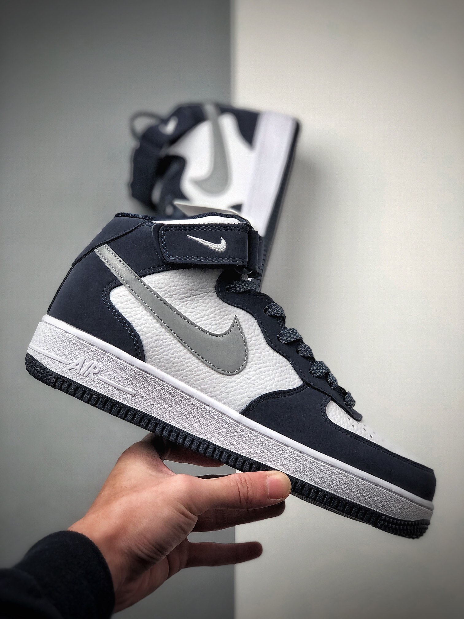 260  NIKE FORCE空军一号运动休闲板鞋 AQ2263-115