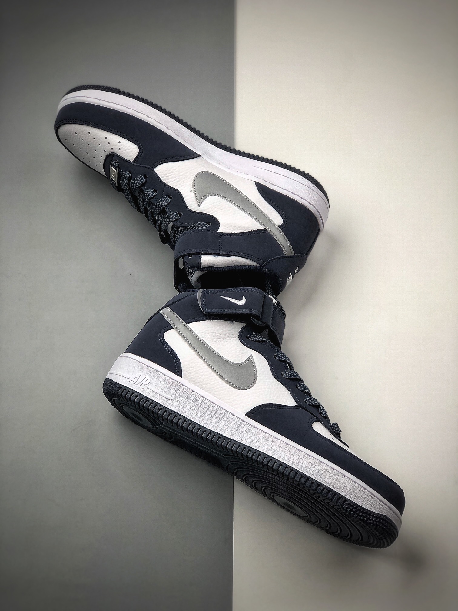 260  NIKE FORCE空军一号运动休闲板鞋 AQ2263-115