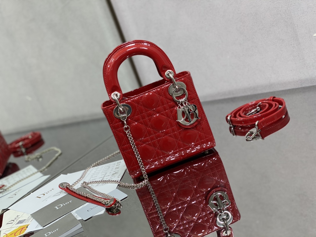 Dior Lady Aaaaa+
 Torebki Torby typu crossbody i na ramię Czerwony Srebrny sprzęt Skóra patentowa