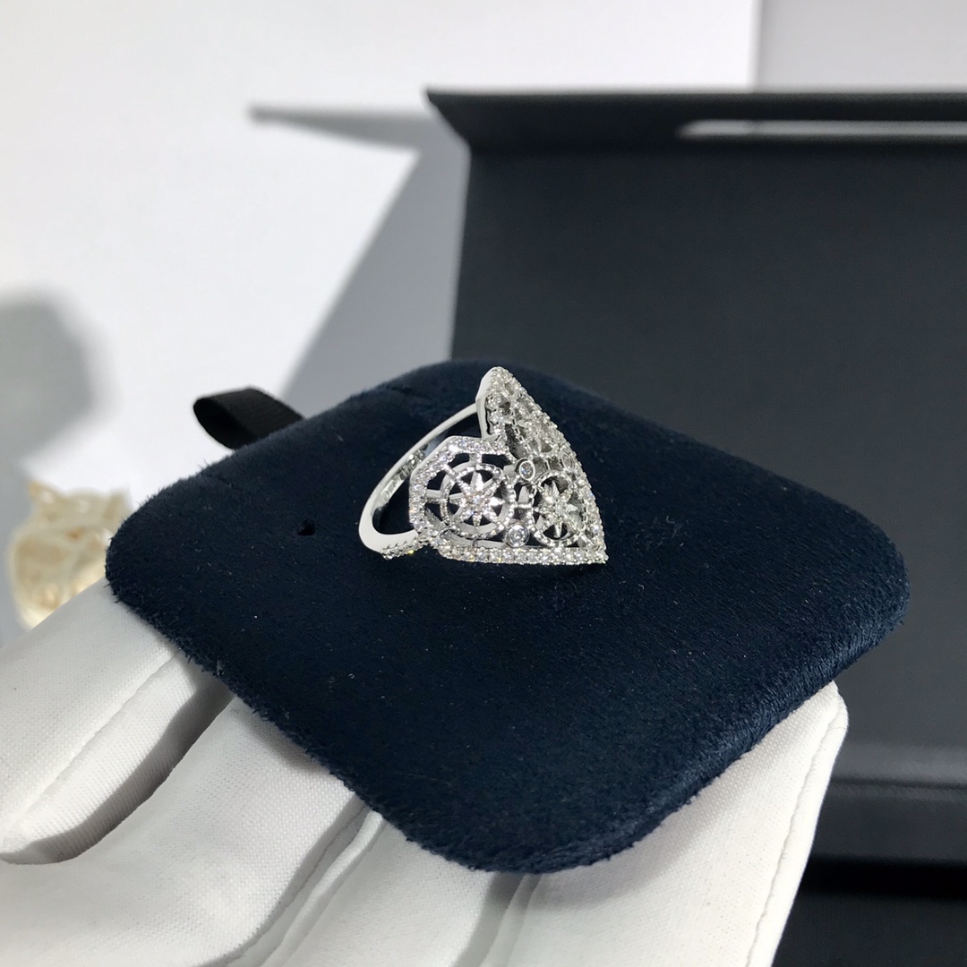 💰75 高品质❗Apm monaco 浪漫镂空爱心心形❤戒指！浪漫心形，为情人节增添幸福甜蜜的信物！BlingBling的爱心少女心满满，让人无法抗拒地喜欢～码数678