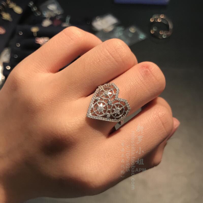 💰75 高品质❗Apm monaco 浪漫镂空爱心心形❤戒指！浪漫心形，为情人节增添幸福甜蜜的信物！BlingBling的爱心少女心满满，让人无法抗拒地喜欢～码数678