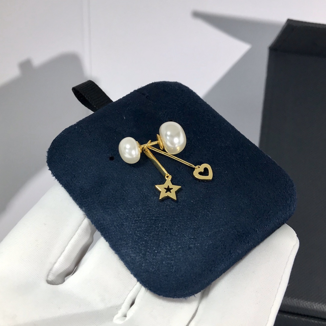 💰75 高品质❗Apm monaco 彩钻心星大小珍珠耳钉！FUN CRAZY LOVE系列新品采用仲夏的珠宝搭配，强调色彩组合，风格碰撞，层次叠戴，打造更加个性，时尚的萌趣炫酷夏日主题风格！