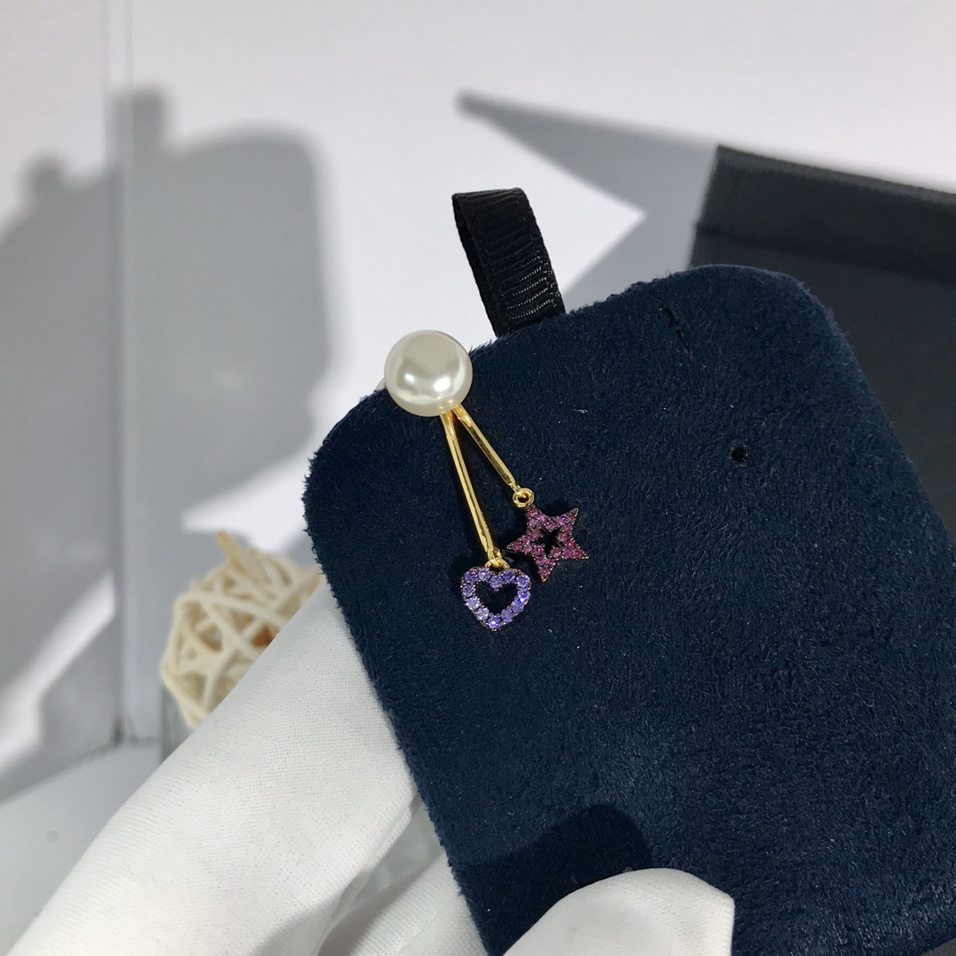 💰75 高品质❗Apm monaco 彩钻心星大小珍珠耳钉！FUN CRAZY LOVE系列新品采用仲夏的珠宝搭配，强调色彩组合，风格碰撞，层次叠戴，打造更加个性，时尚的萌趣炫酷夏日主题风格！