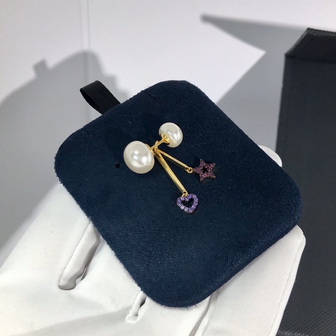 💰75 高品质❗Apm monaco 彩钻心星大小珍珠耳钉！FUN CRAZY LOVE系列新品采用仲夏的珠宝搭配，强调色彩组合，风格碰撞，层次叠戴，打造更加个性，时尚的萌趣炫酷夏日主题风格！
